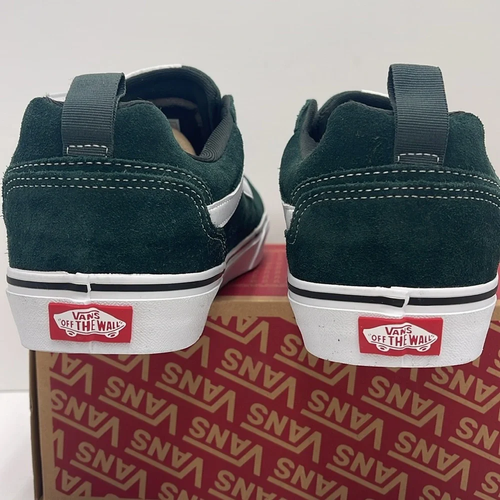 Vans Men’s Filmore Suede Scarab/White
VN000CSUDDF
Sneakerss - Picture 13 of 16